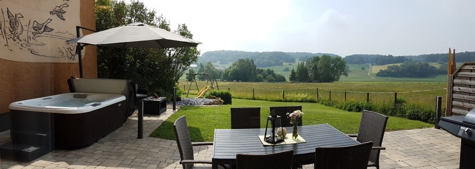 Terrasse mit Whirpool Ferienwohng Mühlental
